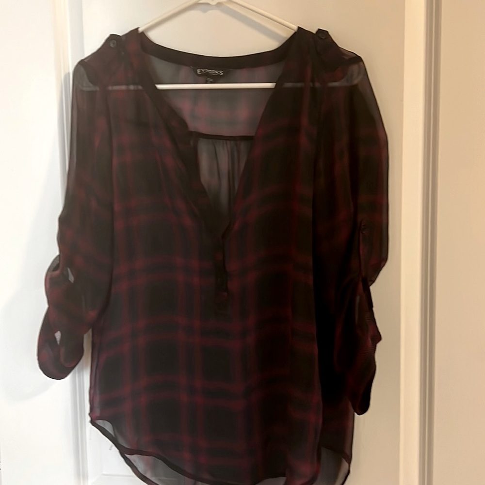 Quarter button express top